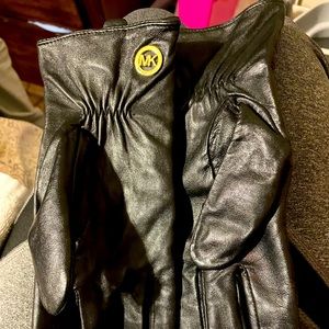 Micheal Kors Gloves